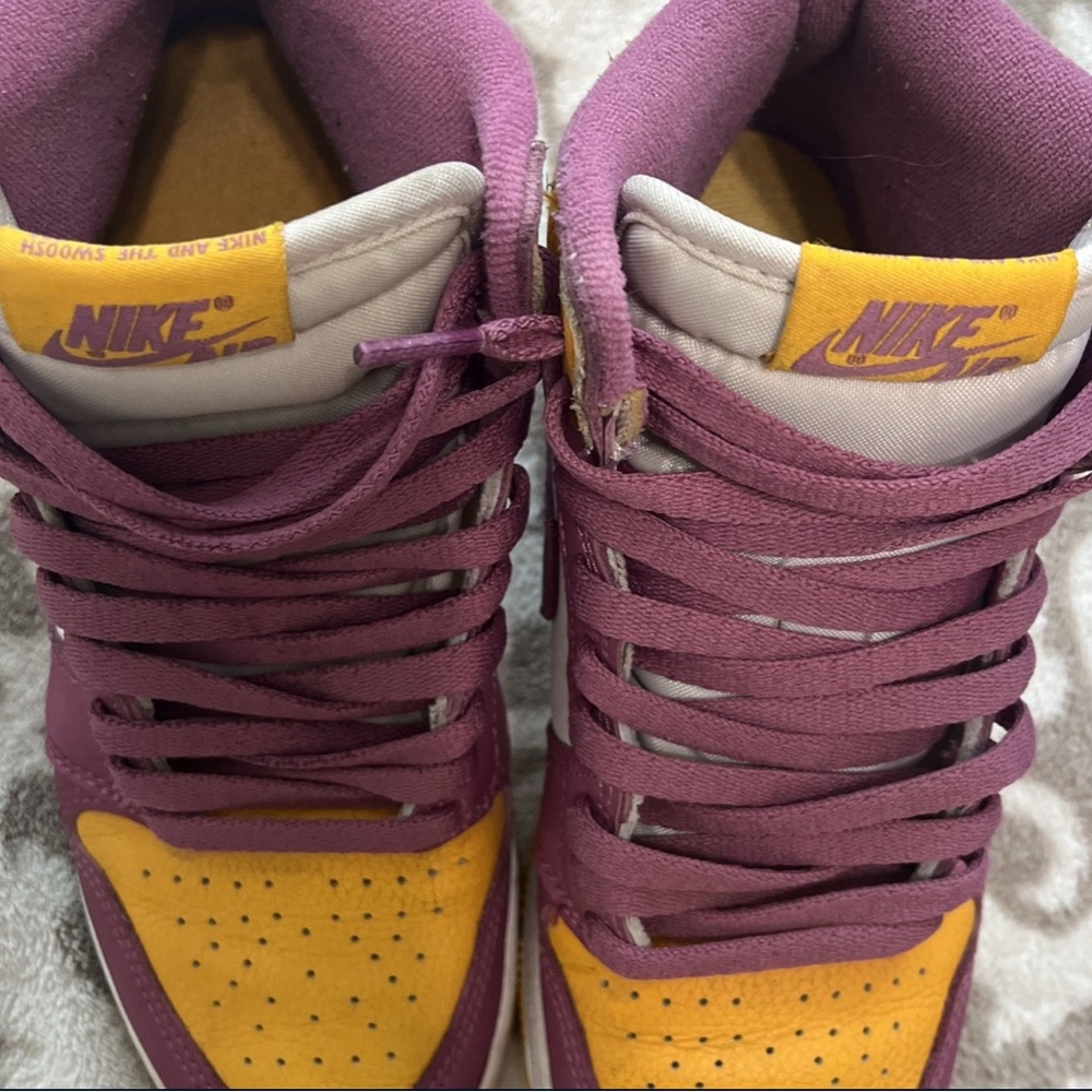 Nike JORDAN 1 Purple and Yellow High-Top Sneakers (BOYHOOD/boyhood)